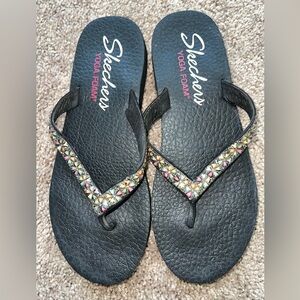 NWOT Skechers’s Yoga Foam Flipflops
